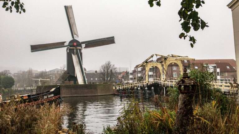 The De Put windmill and drawbridge on Leiden's Galgewater