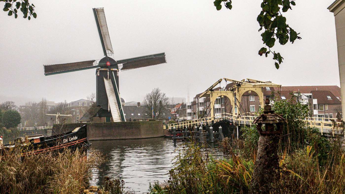 The De Put windmill and drawbridge on Leiden's Galgewater